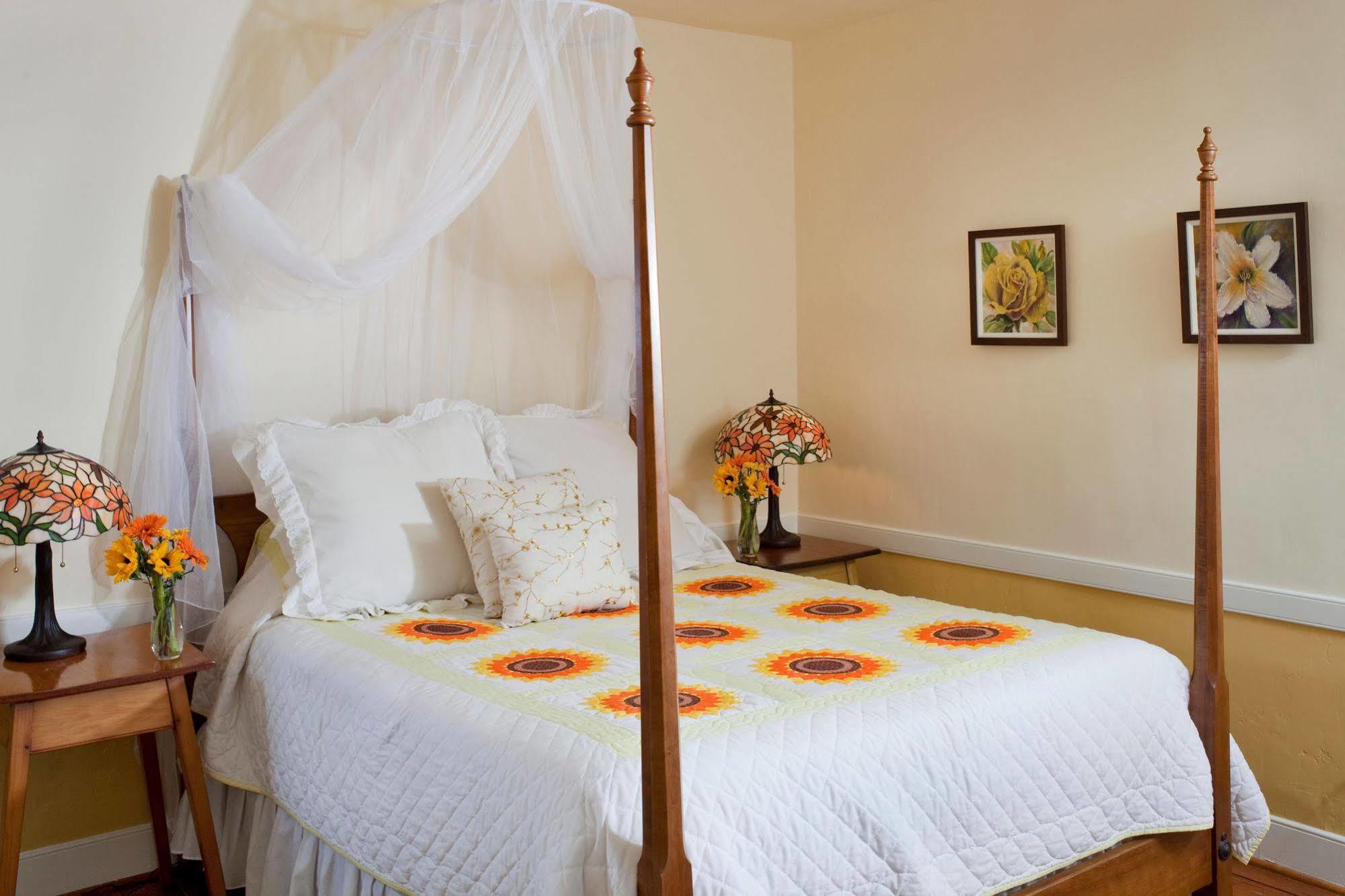 Historic Smithton 3*